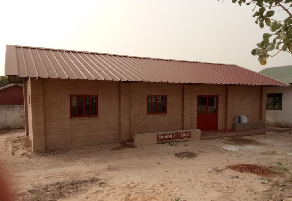 Sander’s Clinic ruwbouw gereed Hart voor Gambia